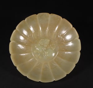 A lotus petal plate of Qing Dynasty jade