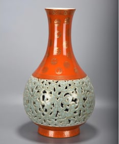 A Qianlong period of the Qing Dynasty alum red leather ball flower gold-painted hollow gall bottle