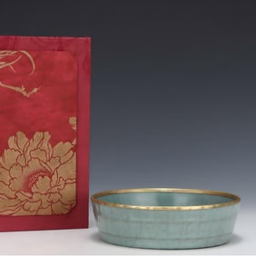 A Song Dynasty official kiln string pattern wash