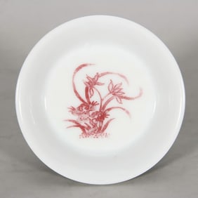 A small plate with red orchid pattern in Qing Yongzheng glaze