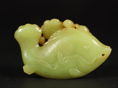 A topaz carved fish handle piece of the Qing Dynasty