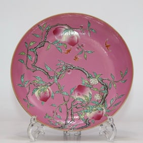 A carmine red land Fushou pattern appreciation plate made in the Qing Yongzheng year