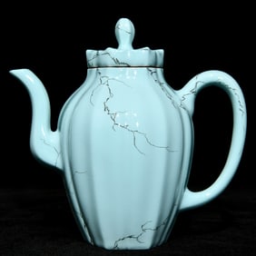 A Qing Qianlong turquoise glazed melon ridge pot