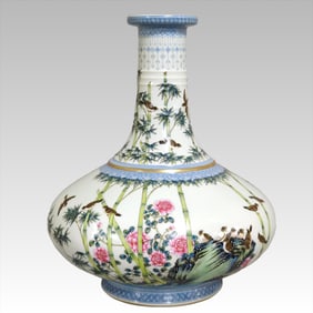 A flat-bellied bottle with a poem inscribed by a hundred birds in the Yongzheng bamboo forest of the