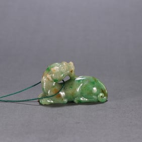 A Qing jade beast carving