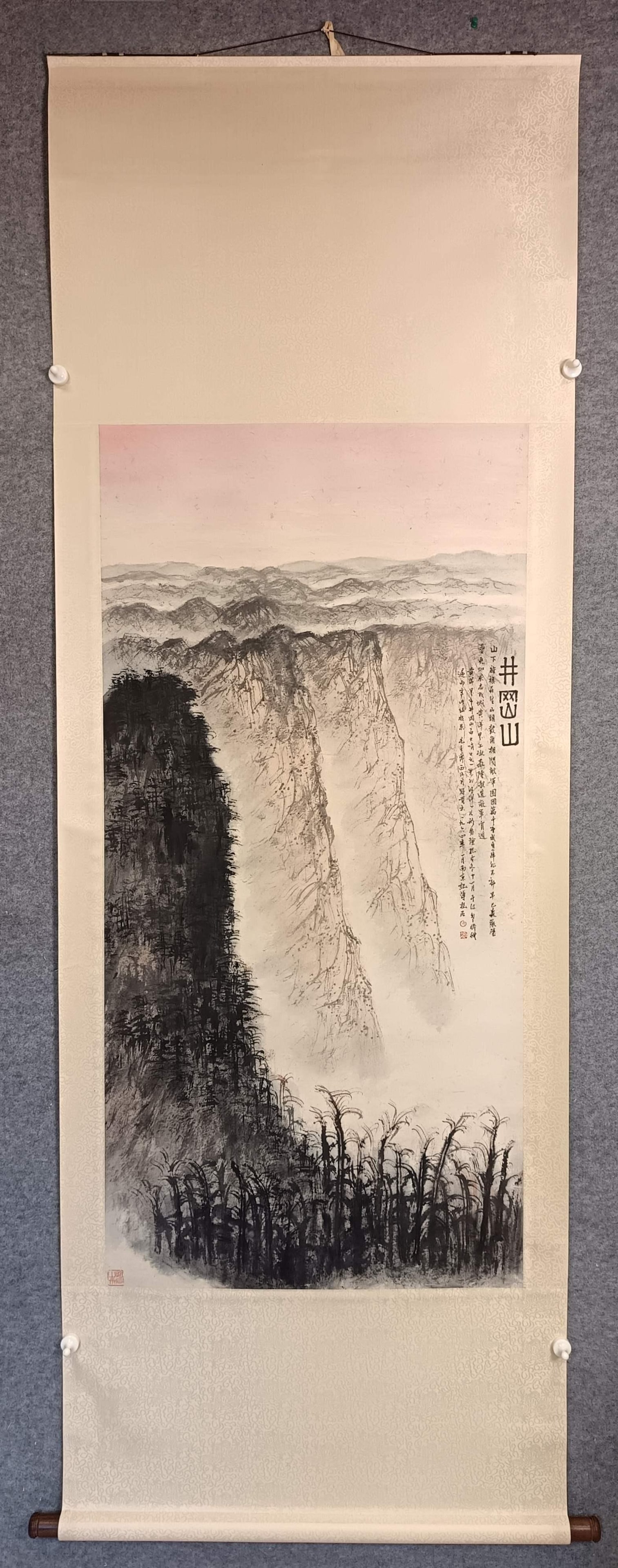 A picture of Fu Baoshi's Jinggangshan (purely hand-painted): Fu Baoshi's Jinggangshan map (purely hand-painted) SIZE: 67×137cm (The Dimensions Of All Batches Are Manually Measured.If You Need More Detailed Information, Please Contact Our Customer Service Befor