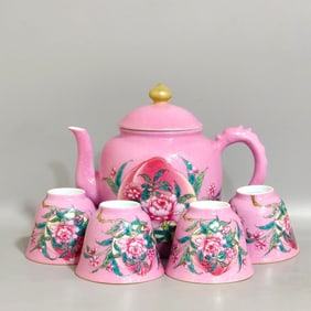 A set of Qing Dynasty Yongzheng rouge powder rolling road picking flowers flower blooming wealth