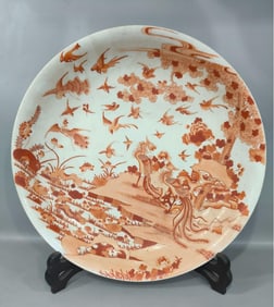 A plate of the Kangxi era of the Qing Dynasty with red birds and phoenixes