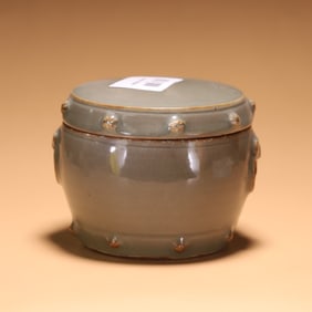 A piece of Song celadon lid jar