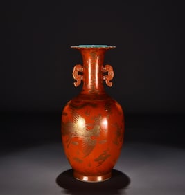 A Qing Qianlong red gold painting phoenix pattern amphora
