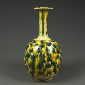 A Tanggong County kiln three-color clean bottle