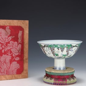 A piece of Daming Chenghua Doucai grape pattern H: foot bowl