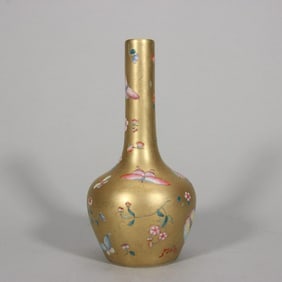 A Qing Yongzheng gold background pastel floral vial