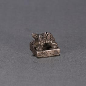 A clear sterling silver turtle button seal