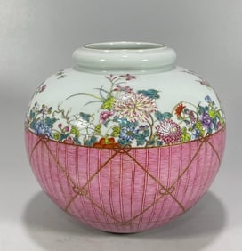 A pastel flower blue gold-painted jar made in the Yongzheng period of the Qing Dynasty