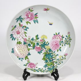 A pastel flower plate made by Qing Shendetang
