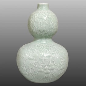 A Qing Dynasty Qianlong pink celadon gourd bottle for thousands of generations
