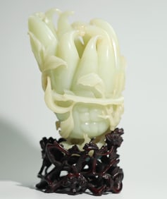 A piece of Hetian white jade seed material bergamot flower arrangement in the middle of the Qing