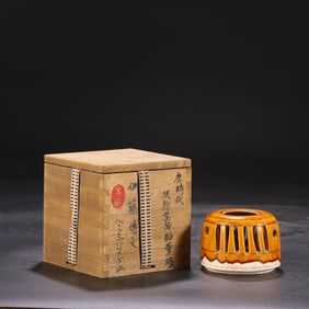 A Tang Dynasty Gongxian kiln yellow glaze smoker