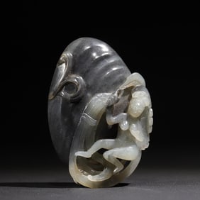 A Qing Dynasty blue and white seed material cleverly carved jade girl snail handle