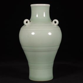 A bean celadon Guanyin vase made in the Yongzheng period of the Qing Dynasty