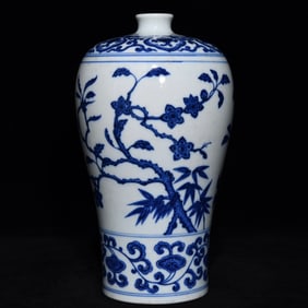 A Qing Yongzheng blue and white flower pattern plum vase