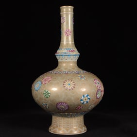 A pastel leather ball flower of the Qing Dynasty with a golden anchovy pattern Tibetan grass bottle
