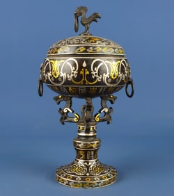 A bronze file gold and silver standing bird furnace of the Han Dynasty