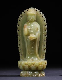 A Buddhist statue of a topaz Buddha statue in the Qing Dynasty