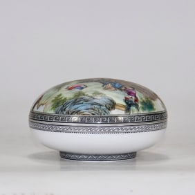 A piece of Qing Qianlong era enamel color character story pattern powder box