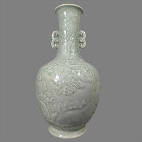 A pink blue glaze double dragon amphora from the Qing Dynasty