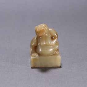 A Han Hetian jade bear seal