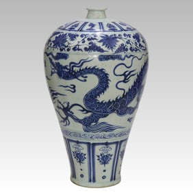 A Yuan blue and white cloud dragon pattern plum vase