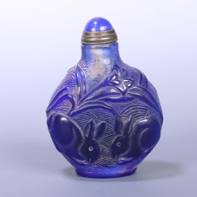 A piece of Daoguang Year old glass rabbit flower snuff bottle