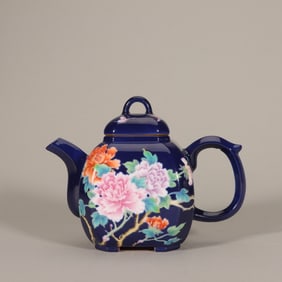 A Qing Qianlong enamel peony floral pattern pot