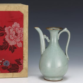 A Song Dynasty official kiln holding a pot