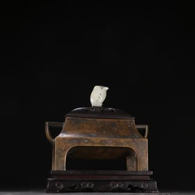 A bright copper tire table aromatherapy stove
