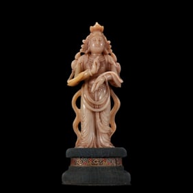 A Qing Dynasty Shoushan hibiscus stone Guanyin ornament