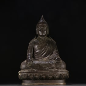 A statue of the guru in a bronze tire