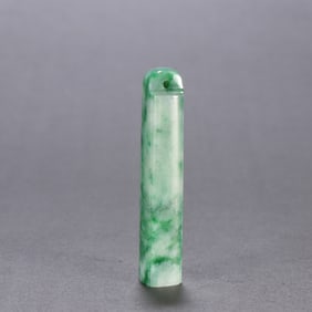 A clear jade feather pipe