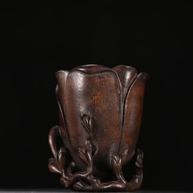 A clear agarwood lotus cup