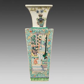 A colorful figure square bottle of the Kangxi era of the Qing Dynasty