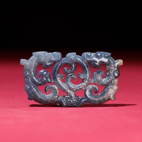 A dragon pattern jade pendant of the Han Dynasty