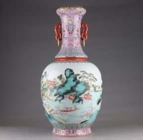An amphora of Qing Qianlong pastel gold-painted landscape figures