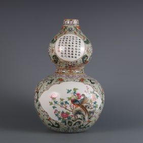 A Qianlong period bean celadon glazed with pastel passionflower and bird pattern gourd bottle