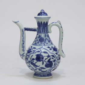 A blue and white window and broken branch flower pattern pot made in the Ming Xuande year