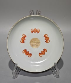 A piece of Qianlong era enamel color oil red Fushou continuous plate