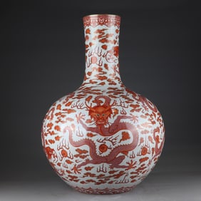 A Qing Qianlong alum red gold-painted dragon pattern celestial ball vase