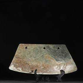 A three-hole jade knife of Qi family culture