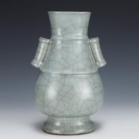A Song Dynasty official kiln ear piercing bottle